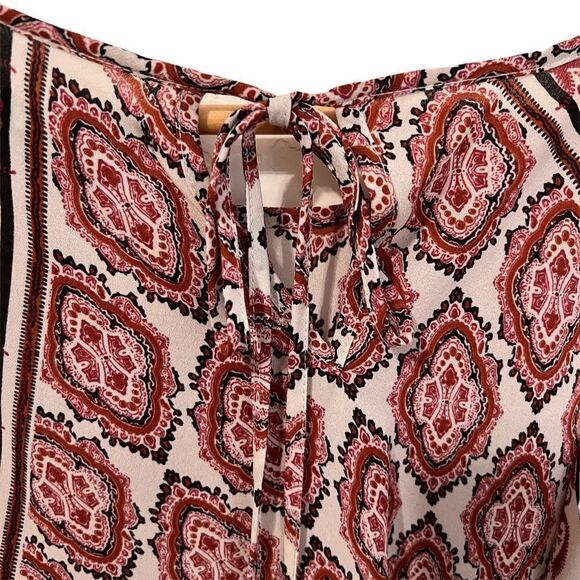 Max Edition Sleeveless Flowy Patterned Blouse Sharkbite hem size petite Small - Picture 9 of 9